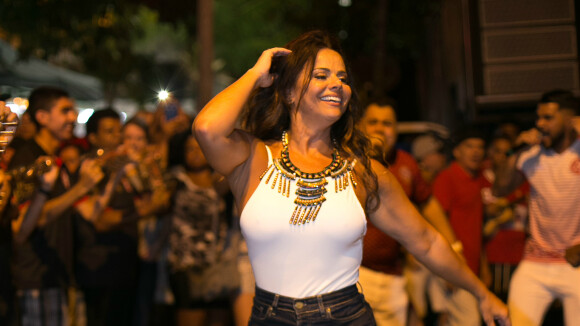 Viviane Araujo brilha no primeiro ensaio do ano do Salgueiro para o carnaval