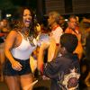Viviane Araujo interagiu com ritimista mirim do Salgueiro em ensaio na avenida Maxwell, no Andaraí, Zona Norte do Rio de Janeiro