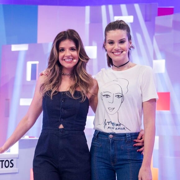 Camila Queiroz se reuniu com Mariana Santos e restante do elenco em confraternização de despedida da novela 'Pega Pega'