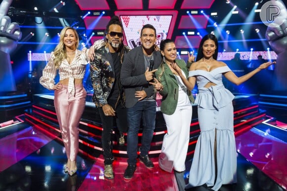 Claudia Leitte divide a bancada de jurados do The Voice Kids com Simone e Simaria e Carlinhos Brown