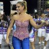 Ellen Rocche, rainha de bateria da Rosas de Ouro, caiu no samba em ensaio técnico no sambódromo de São Paulo, neste sábado, 6 de janeiro de 2018