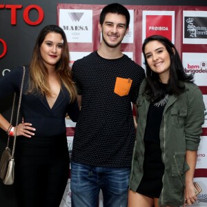 William Bonner viajou na companhia das filhas, Beatriz e Laura Bonemer