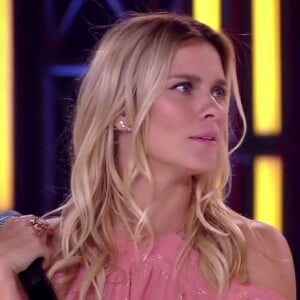 Carolina Dieckmann desconversa sobre assédio sexual no mundo artístico: 'Não, é... É difícil, né? É tão difícil hoje responder qualquer coisa. Você já pensa: vou ser atacada. O que eu acho é que tá tudo muito polarizado'