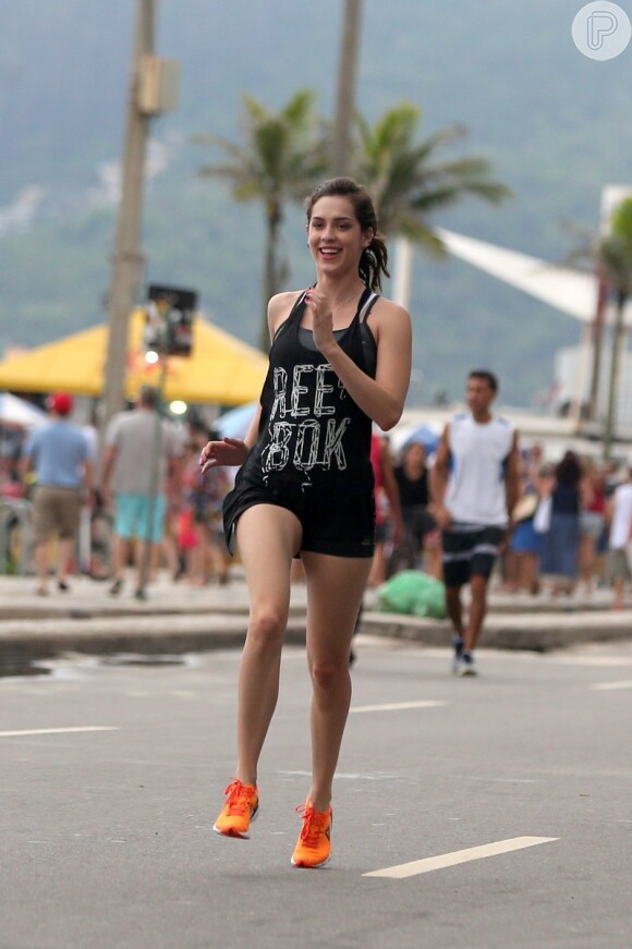 Sophia Abrahão suou a camisa em uma corrida pela orla de Ipanema, no Rio