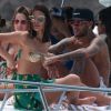Em Fernando de Noronha, Bruna Marquezine e Neymar fizeram passeios de lancha e curtiram festas juntos