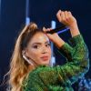Anitta chamou fã para dançar com ela a música 'Sua Cara' durante show na Paraíba