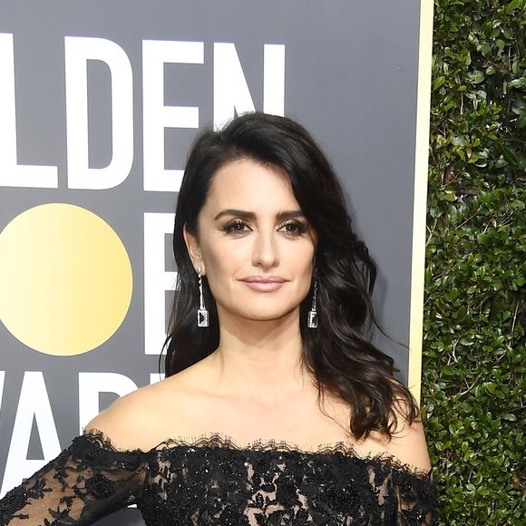 Penélope Cruz de Ralph & Russo na 75ª edição do Globo de Ouro, realizado no hotel The Beverly Hilton, na Califórnia, neste domingo, 7 de janeiro de 2018