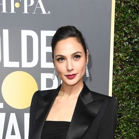 Gal Gadot usou look Tom Ford, coleção primavera 2018, na 75ª edição do Globo de Ouro, realizado no hotel The Beverly Hilton, na Califórnia, neste domingo, 7 de janeiro de 2018