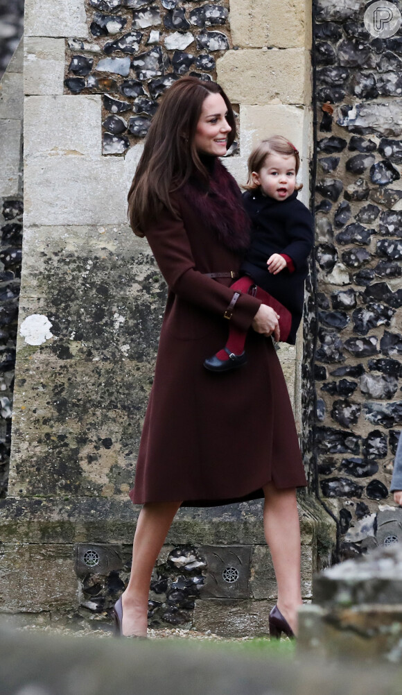 A princesa Charlotte sempre esbanja estilo. A herdeira do trono britânico teve seu primeiro dia de aula nesta segunda-feira, 8 de janeiro de 2018