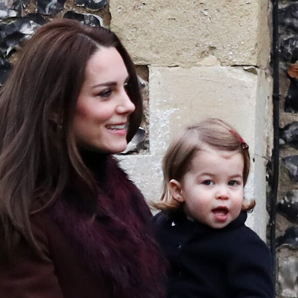 A princesa Charlotte sempre esbanja estilo. A herdeira do trono britânico teve seu primeiro dia de aula nesta segunda-feira, 8 de janeiro de 2018