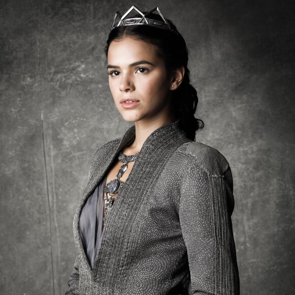 'A Catarina, por ser essa mulher altiva, essa mulher que tem sempre uma presença forte. Imaginei que no vídeo se estivesse um pouco mais magra talvez ficasse com o rosto mais duro', refletiu Bruna Marquezine