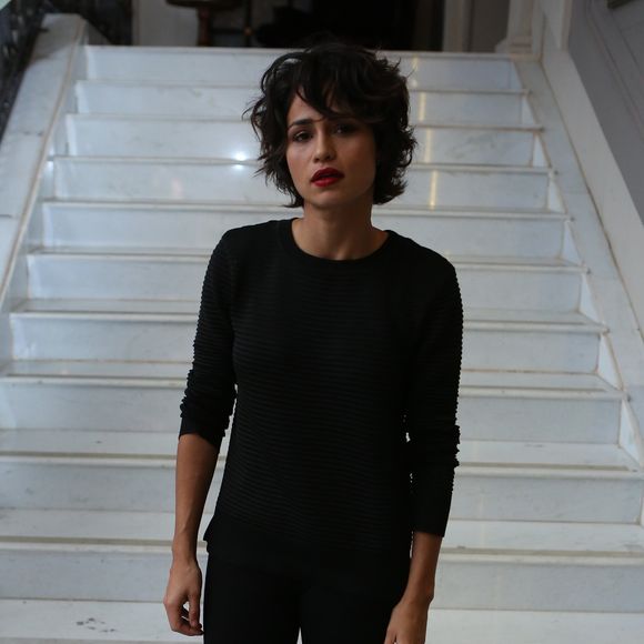 Nanda Costa escureceu o cabelo após o fim da novela 'Pega Pega'