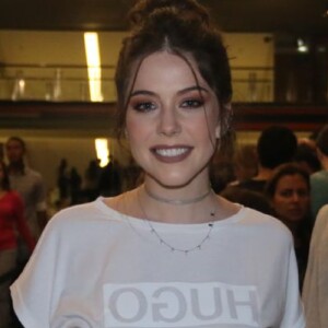 Bia Arantes marcou presença na pré-estreia da novela 'Deus Salve o Rei'