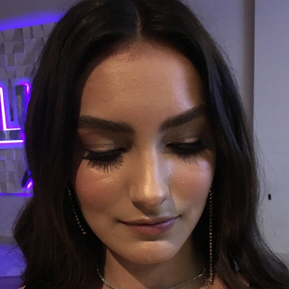 Marina Moschen dispensou batom no lançamento da novela 'Deus Salve o Rei': 'Não queria muita cor. Só passei um gloss, nada demais'