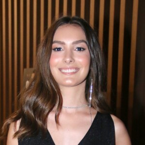 Marina Moschen elegeu camiseta e jeans como as peças fundamentais do seu closet
