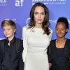 Shiloh, filha de Angelina Jolie, usou terno em outubro na pré-estreia de 'The Breadwinner', em Hollywood