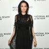 Angelina Jolie investiu em um longo preto e de tule para o National Board Of Review Awards