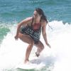 Dani Suzuki, namorada de Fernando Roncato, surfou em praia da Barra da Tijuca, Zona Oeste do Rio de Janeiro, nesta quarta-feira, 10 de janeiro de 2018