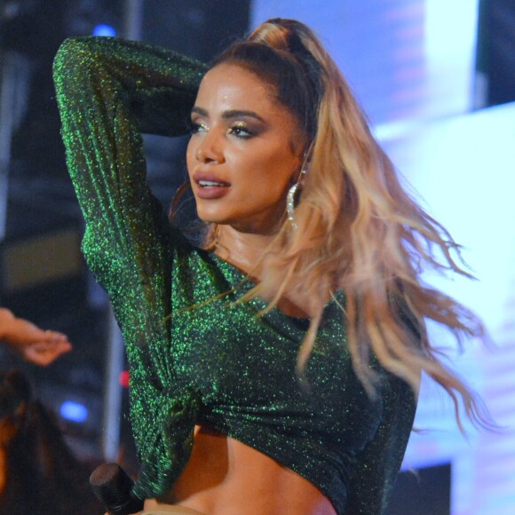 Anitta vai estar loira no Carnaval e ficará com visual até abril
