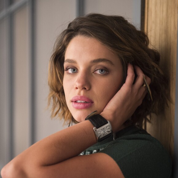 Bruna Linzmeyer ganhou um comentário carinhoso de Camila Pitanga na foto: 'Querendo muito encontrar com esse casal querido'