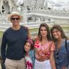 Na companhia da família, Flávia Alessandra e Otaviano Costa postaram diversas fotos em pontos turísticos do sudeste da Ásia 