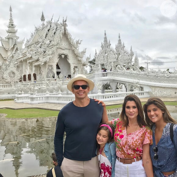 Na companhia da família, Flávia Alessandra e Otaviano Costa postaram diversas fotos em pontos turísticos do sudeste da Ásia 