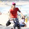 Luana Piovani pedala na orla do Leblon, Zona Sul do Rio de Janeiro, nesta sexta-feira, 30 de maio de 2014