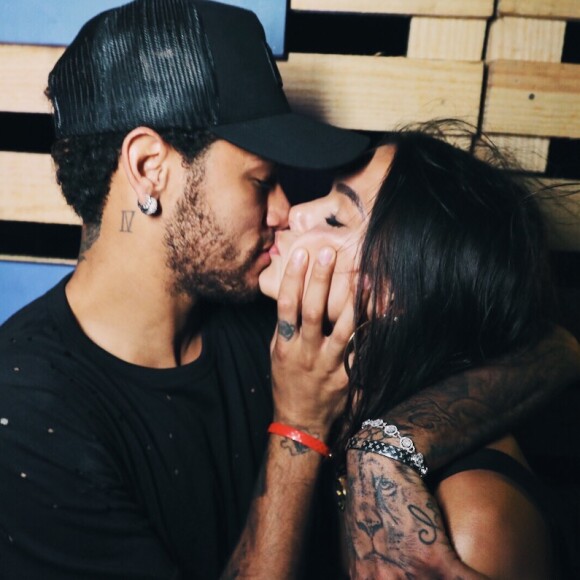 Neymar e Bruna Marquezine anunciaram que reataram o namoro em Fernando de Noronha