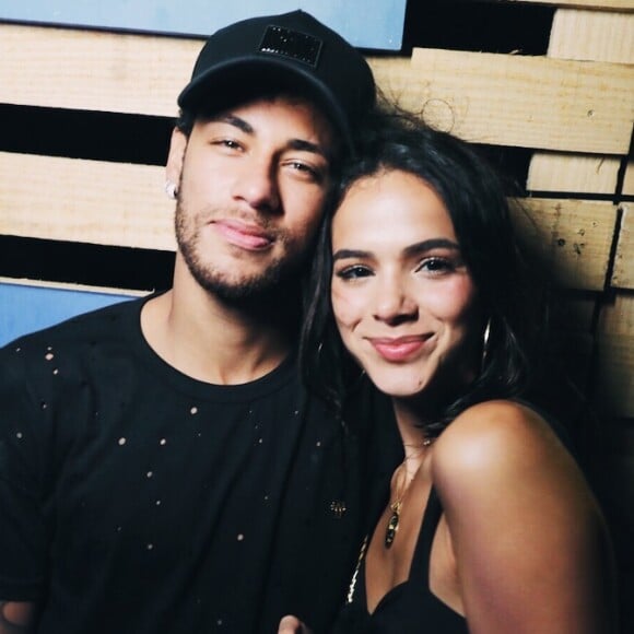 Neymar e Bruna Marquezine têm trocado declarações de amor no Instagram