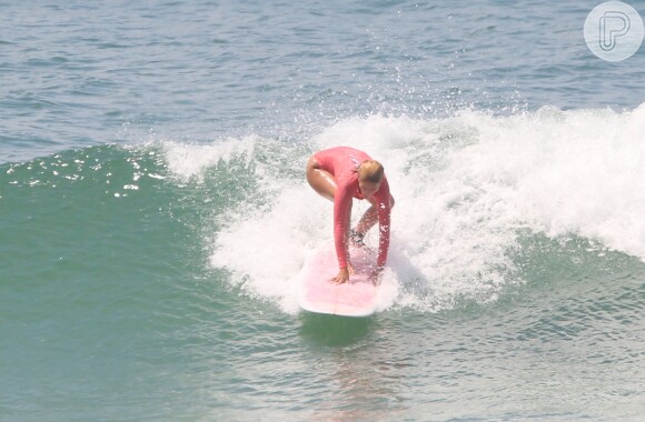 Isabella Santoni surfou na praia de Grumari, Zona Oeste do Rio de Janeiro