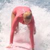 Isabella Santoni surfou em praia do Rio, nesta quinta-feira, 11 de junho de 2018