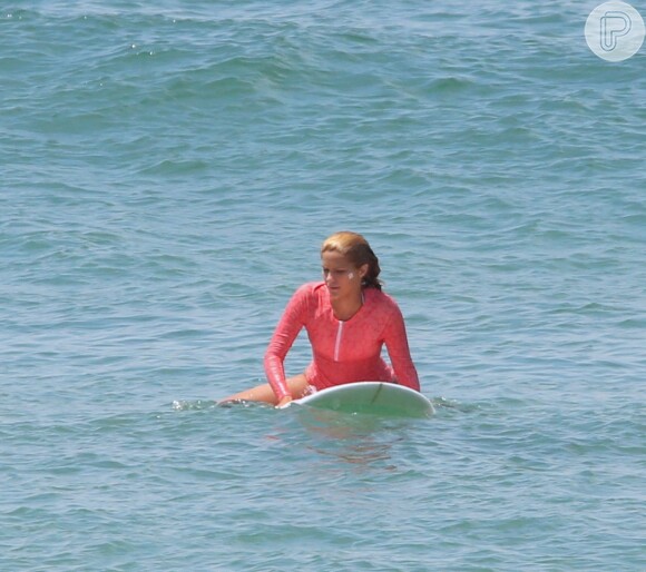 Isabella Santoni aprendeu a ter mais foco no trabalho com o surfe