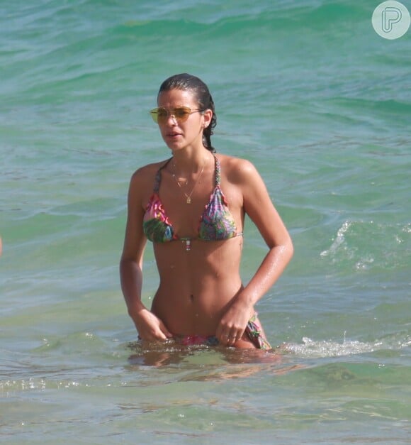 Bruna Marquezine apareceu no mar de Noronha em fotos