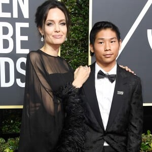 Angelina Jolie levou o filho Pax, de 14 anos, ao Globo de Ouro