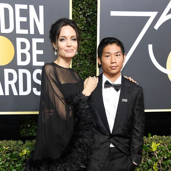 Angelina Jolie levou o filho Pax, de 14 anos, ao Globo de Ouro