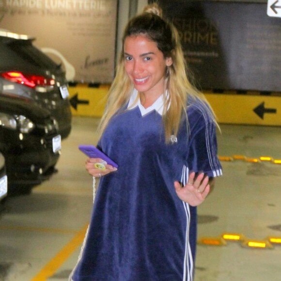 Anitta atraiu fotografos por visual clean: look esportivo e sem maquiagem