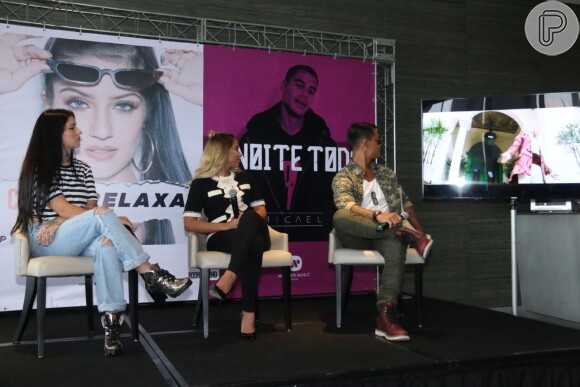 Anitta apresentou à imprensa os clipes das músicas 'Relaxa', de Clau, e 'A Noite Toda', de Micael