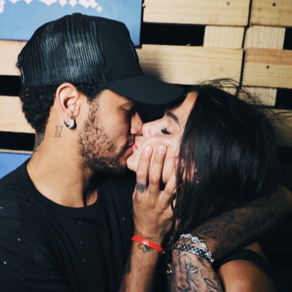 Neymar criou avatar em jogo para matar saudade da namorada, Bruna Marquezine