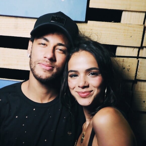 Neymar ironizou rumor de suposto mal-estar entre Bruna Marquezine e sua família: 'Viajam na maionese'