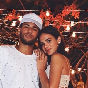 Neymar pode receber Bruna Marquezine em Paris caso a namorada consiga adiantar suas gravações da novela 'Deus Salve o Rei'