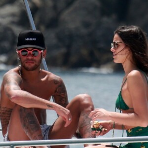 Neymar e Bruna Marquezine têm torcida de Simone, Simaria e Marília Mendonça. 'Têm que casar', disse Simone