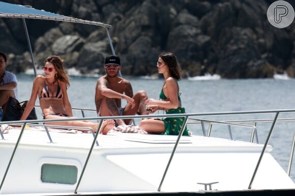 Neymar e Bruna Marquezine têm torcida de Simone, Simaria e Marília Mendonça. 'Têm que casar', disse Simone