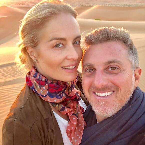 Durante viagem a Arábia Saudita, Luciano Huck também filmou Angélica dançando