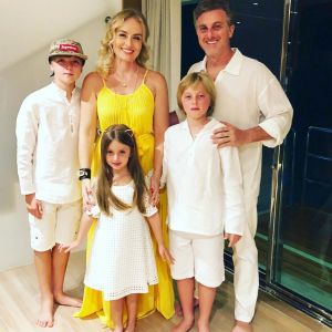 Luciano Huck mostrou Joaquim, Benício e Eva, seus filhos com Angélica, fazendo uma encenação da música de Jojo Todynho