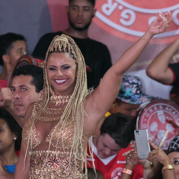 Viviane Araujo brilhou em novo ensaio do Salgueiro para o carnaval