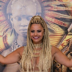 Viviane Araujo exibiu o cabelo com trança nagô em novo esquenta do Salgueiro para o carnaval