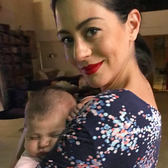 Carol Castro compartilhou fotos do batizado de Nina nas redes sociais