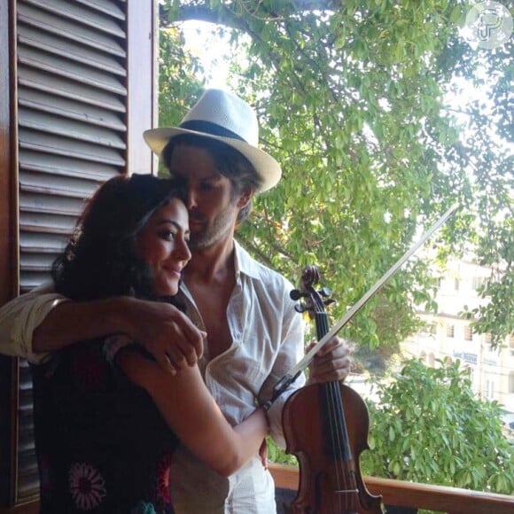 Nina é a primeira filha de Carol Castro com o músico Felipe Prazeres