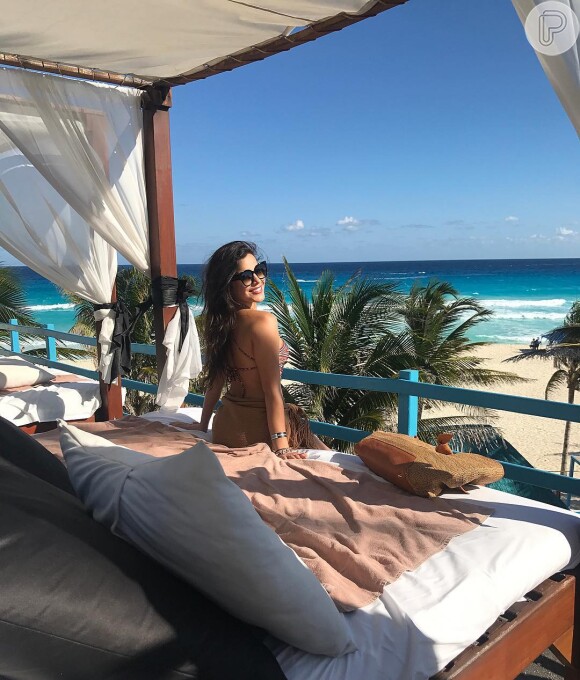 Emilly Araújo viajou a Cancún com Jota Amancio
