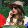 Bruna Marquezine é flagrada falando no telefone celular durante treino de Neymar